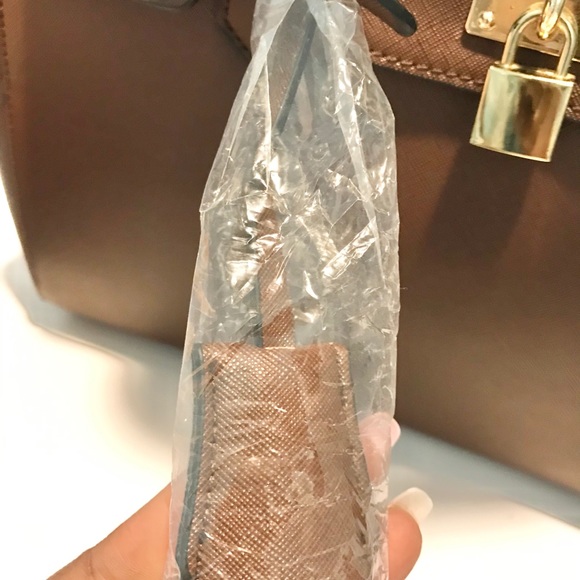 La Terre Fashion large handbag in chocolate. - Picture 3 of 7